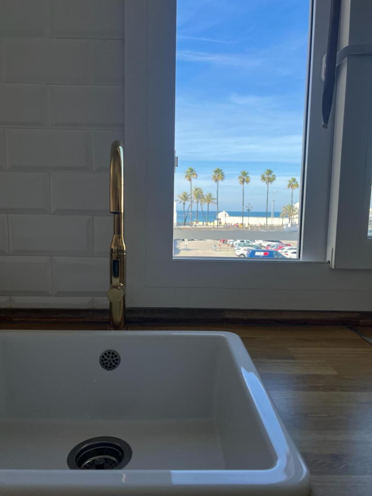The Traveller's House Con Vistas A Playa La Caleta Apartment
